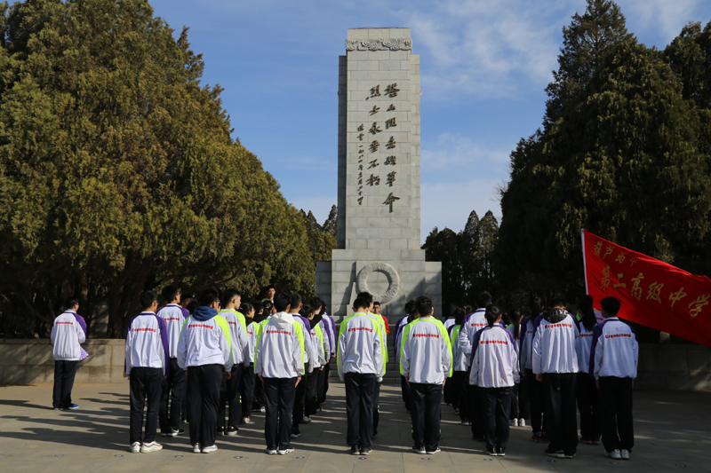 清明節(jié)祭掃暨新團(tuán)員入團(tuán)宣誓儀式