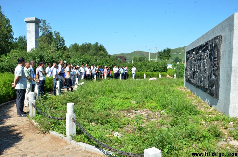 一堂生動的黨員教育課 ——二高中黨委組織黨員參觀下五家子慘案遺址