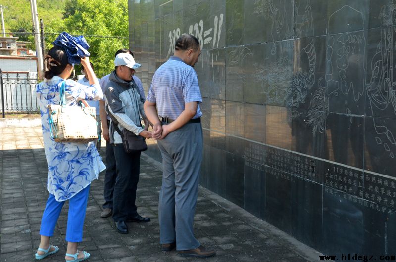 一堂生動的黨員教育課 ——二高中黨委組織黨員參觀下五家子慘案遺址