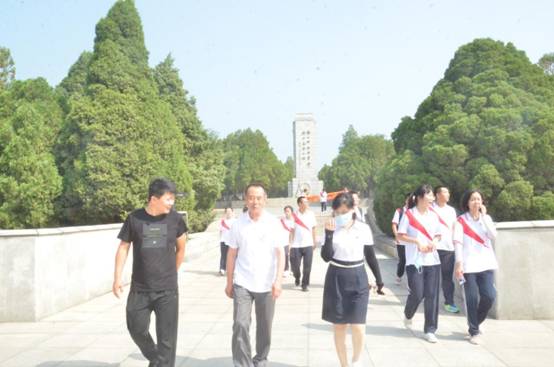 市二高中開展傳承紅色基因系列教育活動