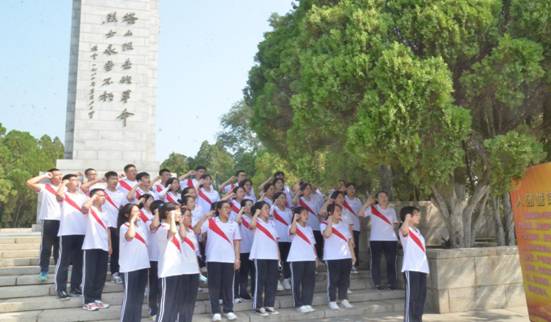 市二高中開展傳承紅色基因系列教育活動