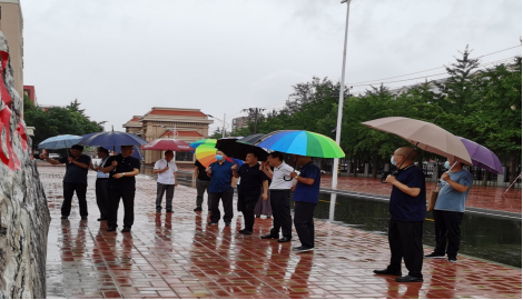 雨行二高中，創(chuàng)城檢查忙——佟民局長一行檢查市二高中創(chuàng)建文明校園工作