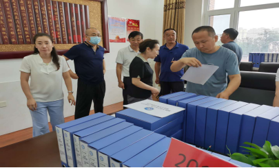 雨行二高中，創(chuàng)城檢查忙——佟民局長一行檢查市二高中創(chuàng)建文明校園工作