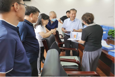 雨行二高中，創(chuàng)城檢查忙——佟民局長一行檢查市二高中創(chuàng)建文明校園工作