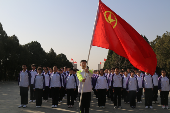 慎終追遠(yuǎn)緬懷革命先烈  奮發(fā)有為傳承紅色基因 ——市二高中開(kāi)展塔山烈士陵園清明祭掃活動(dòng)