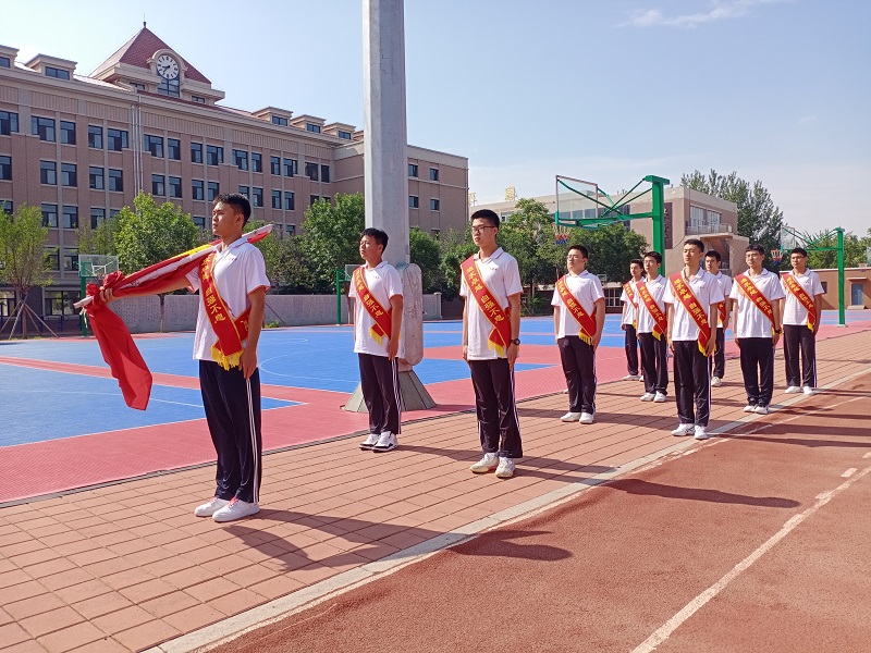 五育并舉  爭做新時代好少年 ——葫蘆島市第二高級中學舉行本學期第十二次升旗儀式