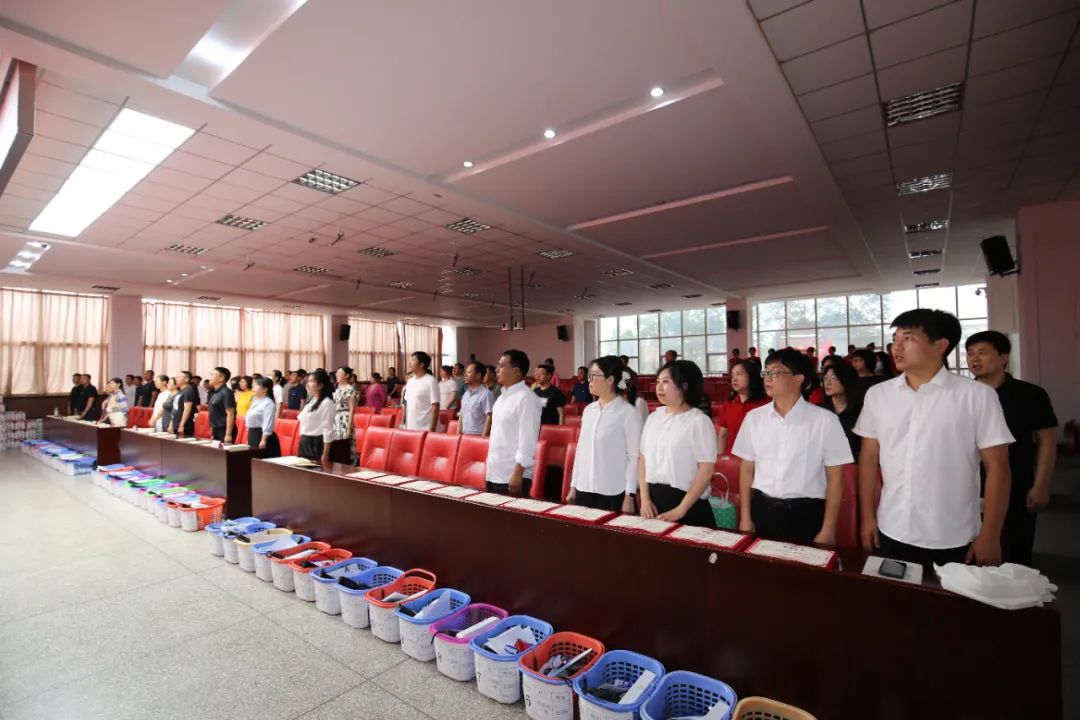 篤行不怠守初心 踔厲奮發(fā)再啟程——市二高中黨委組織召開慶祝中國共產(chǎn)黨建立102周年暨“兩優(yōu)一先”七一表彰大會