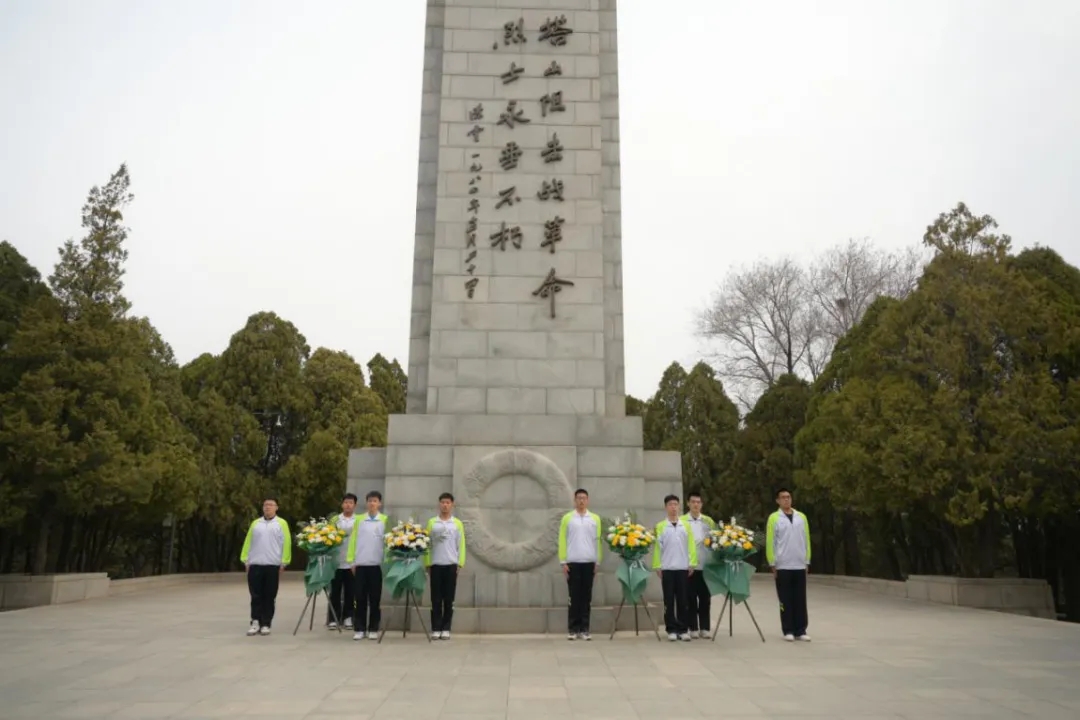 緬懷革命先烈 傳承紅色基因——葫蘆島市第二高級中學開展“清明祭英烈”主題團日活動